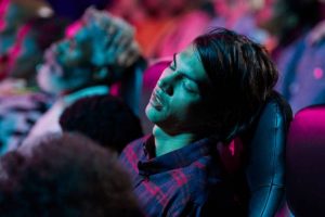 Cara Menghindari Microsleep saat Menonton Film