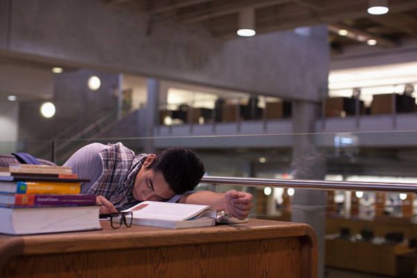 Strategi Efektif Mengatasi Microsleep saat Belajar